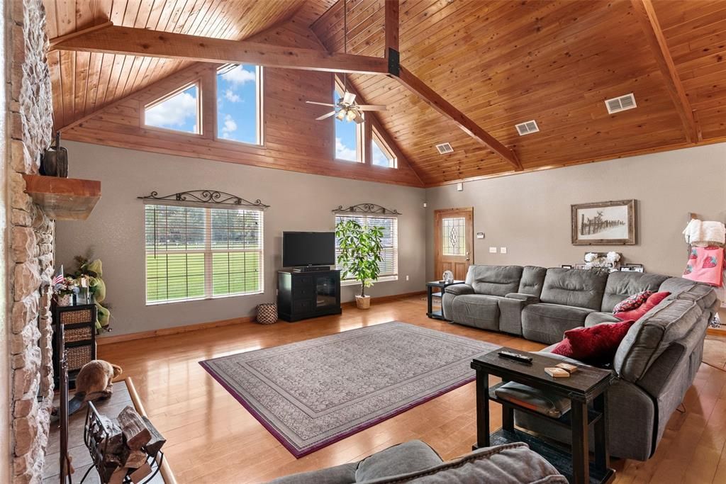 For Sale: $850,000 (3 beds, 2 baths, 2664 Square Feet)