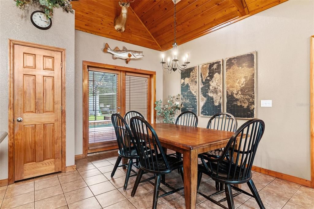 For Sale: $850,000 (3 beds, 2 baths, 2664 Square Feet)