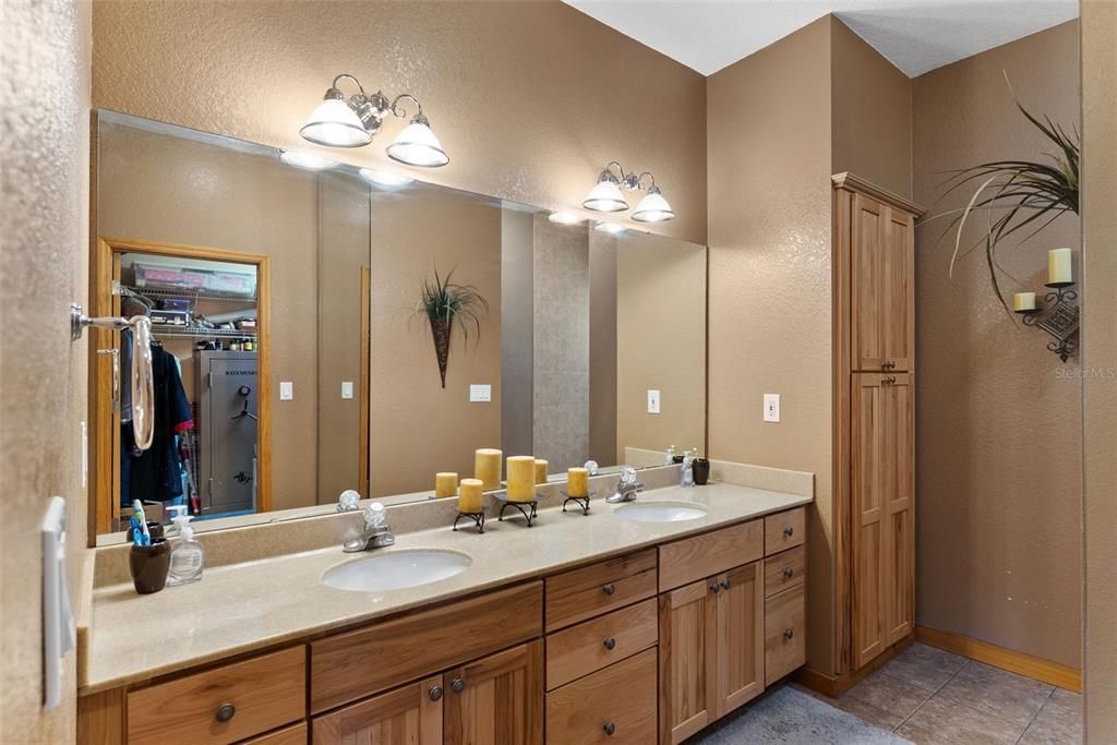 For Sale: $850,000 (3 beds, 2 baths, 2664 Square Feet)