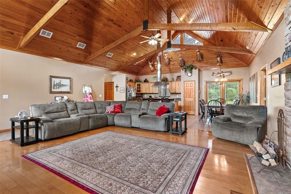 For Sale: $850,000 (3 beds, 2 baths, 2664 Square Feet)