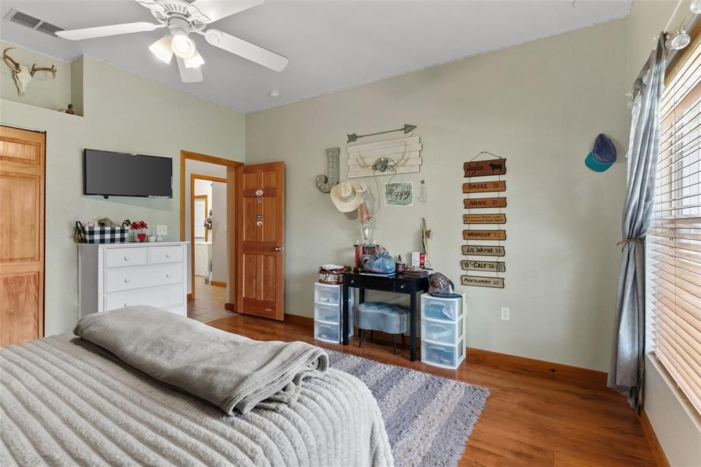 For Sale: $850,000 (3 beds, 2 baths, 2664 Square Feet)