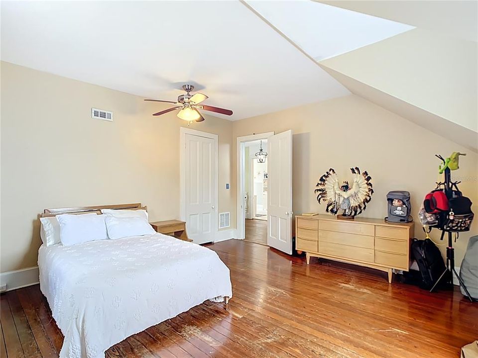 待售: $585,000 (0 贝兹, 0 浴室, 3175 平方英尺)