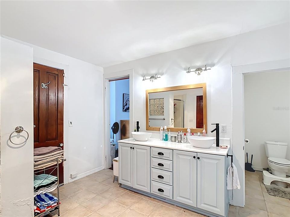 待售: $585,000 (0 贝兹, 0 浴室, 3175 平方英尺)