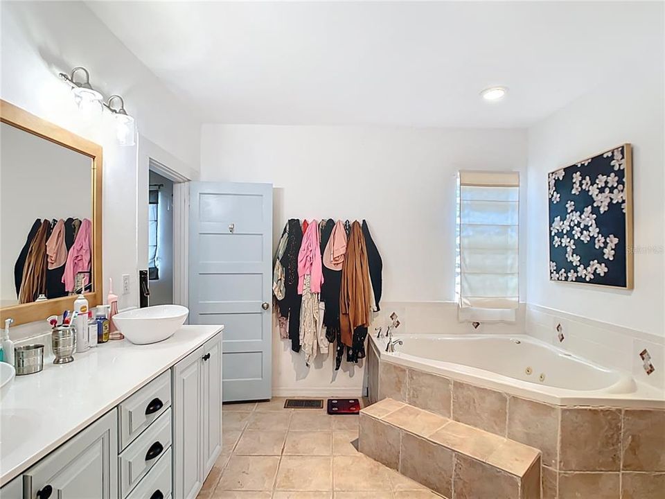 待售: $585,000 (0 贝兹, 0 浴室, 3175 平方英尺)