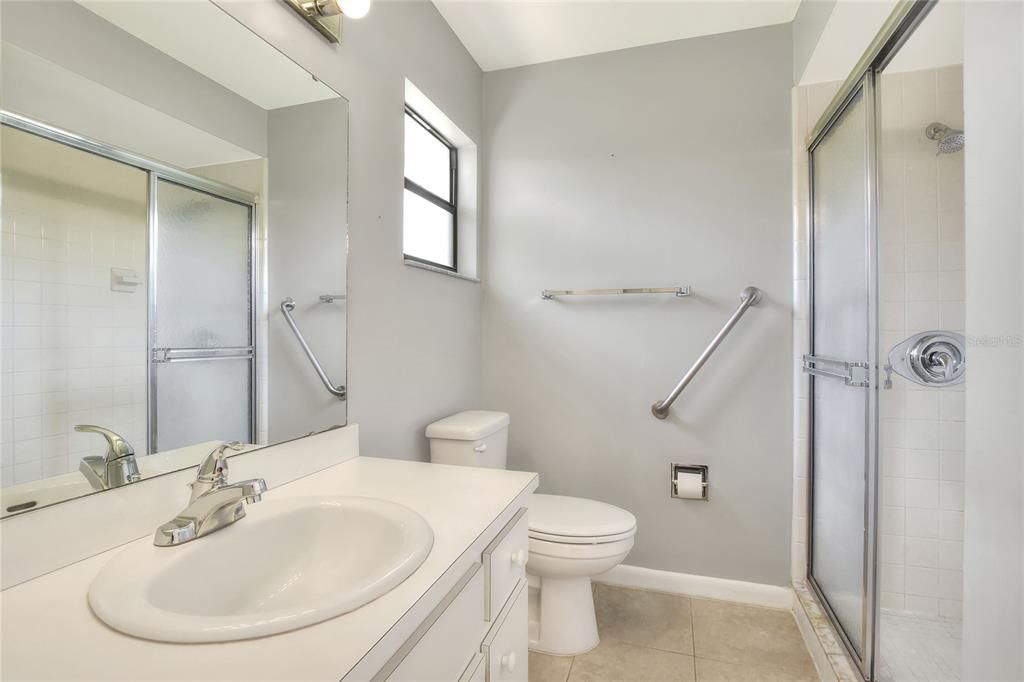 Activo con contrato: $229,900 (2 camas, 2 baños, 1352 Pies cuadrados)