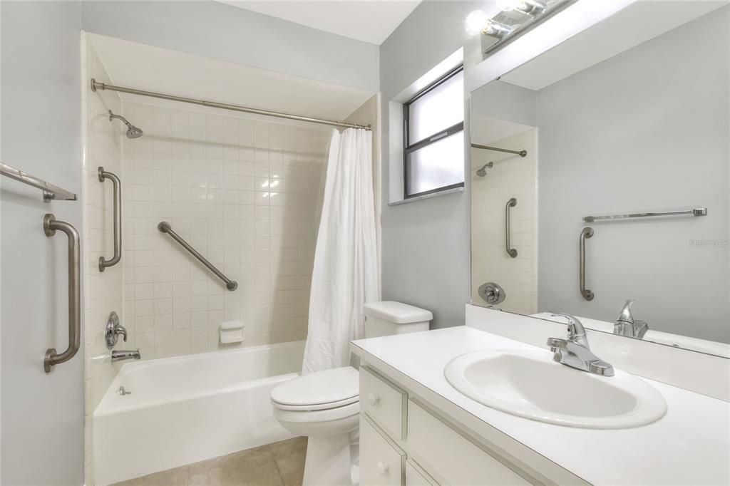 Activo con contrato: $229,900 (2 camas, 2 baños, 1352 Pies cuadrados)