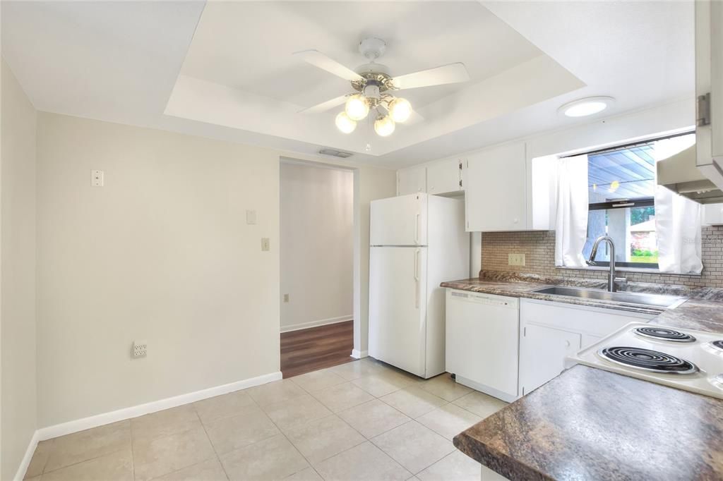 Activo con contrato: $229,900 (2 camas, 2 baños, 1352 Pies cuadrados)