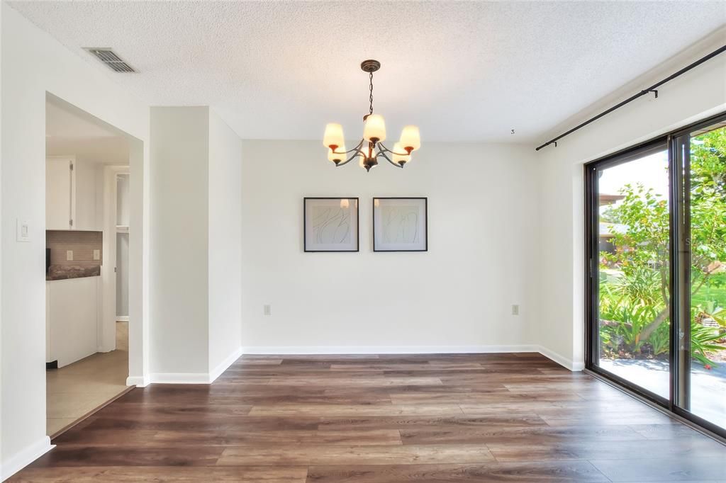 Activo con contrato: $229,900 (2 camas, 2 baños, 1352 Pies cuadrados)