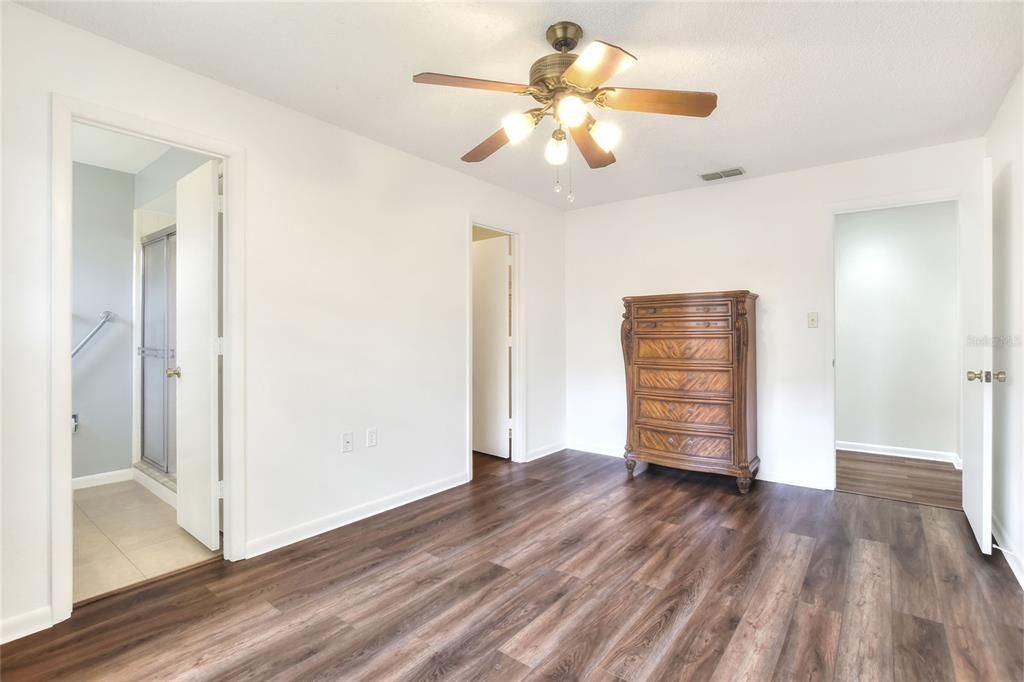 Activo con contrato: $229,900 (2 camas, 2 baños, 1352 Pies cuadrados)