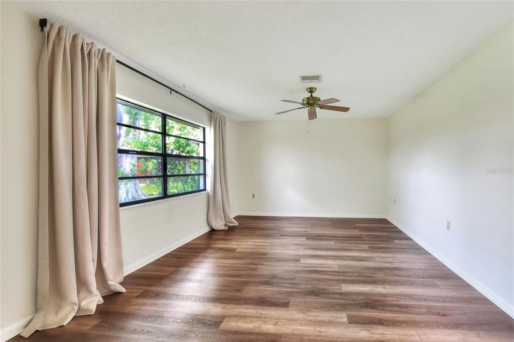 Activo con contrato: $229,900 (2 camas, 2 baños, 1352 Pies cuadrados)