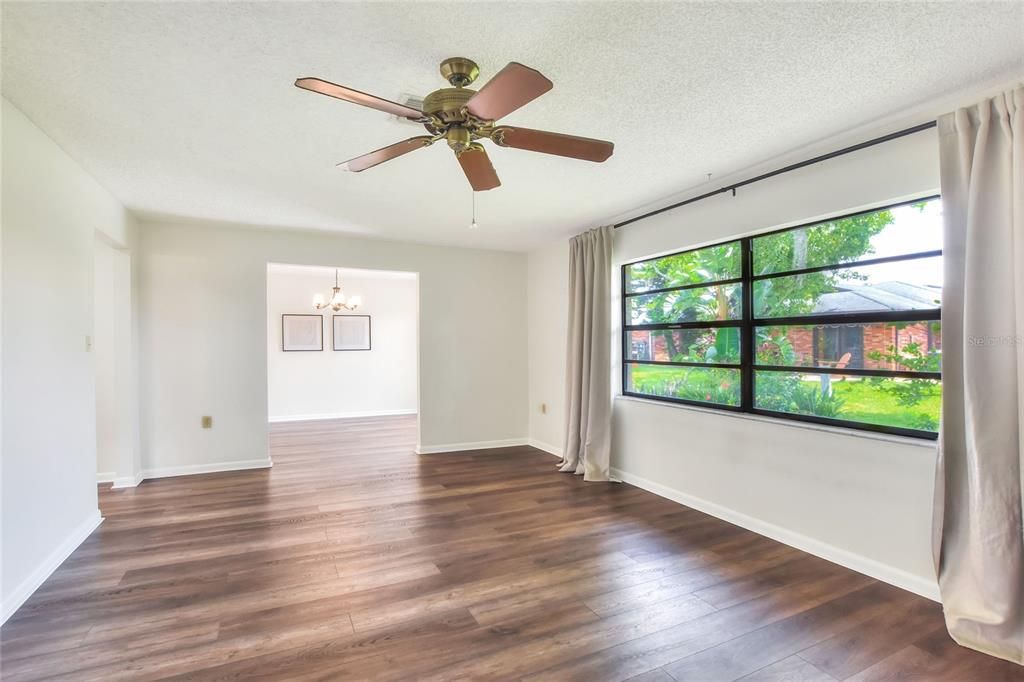 Activo con contrato: $229,900 (2 camas, 2 baños, 1352 Pies cuadrados)