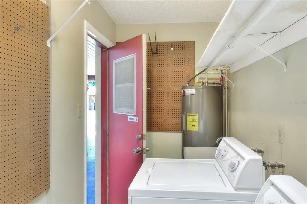 Activo con contrato: $229,900 (2 camas, 2 baños, 1352 Pies cuadrados)