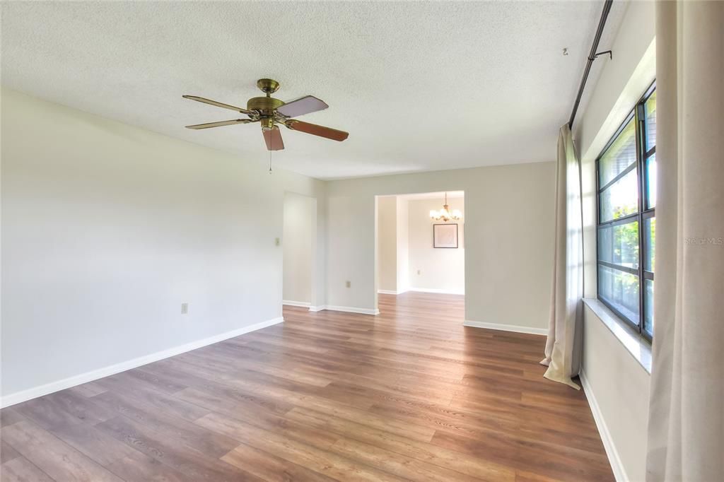 Activo con contrato: $229,900 (2 camas, 2 baños, 1352 Pies cuadrados)