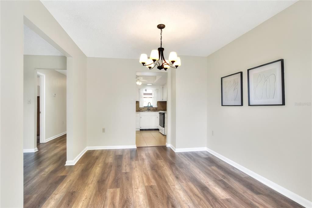 Activo con contrato: $229,900 (2 camas, 2 baños, 1352 Pies cuadrados)