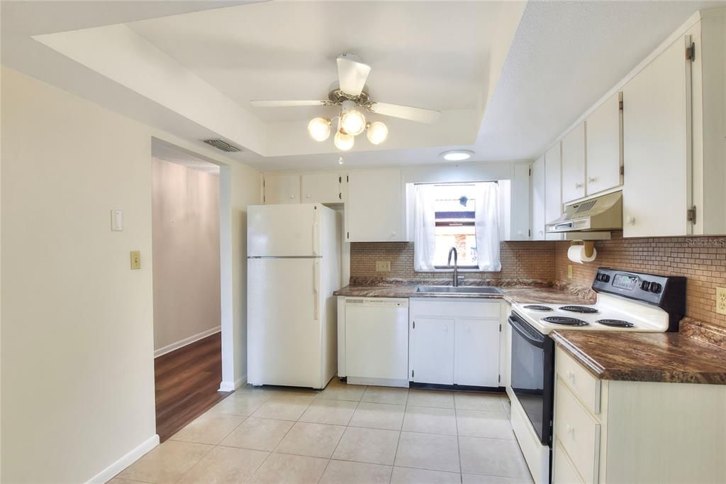 Activo con contrato: $229,900 (2 camas, 2 baños, 1352 Pies cuadrados)