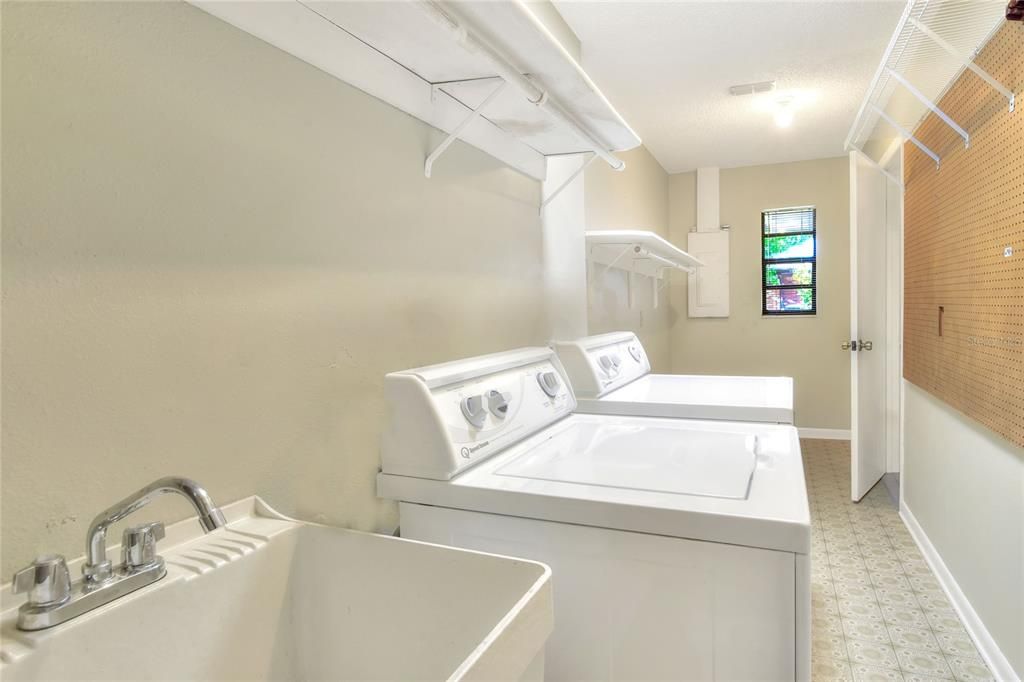 Activo con contrato: $229,900 (2 camas, 2 baños, 1352 Pies cuadrados)