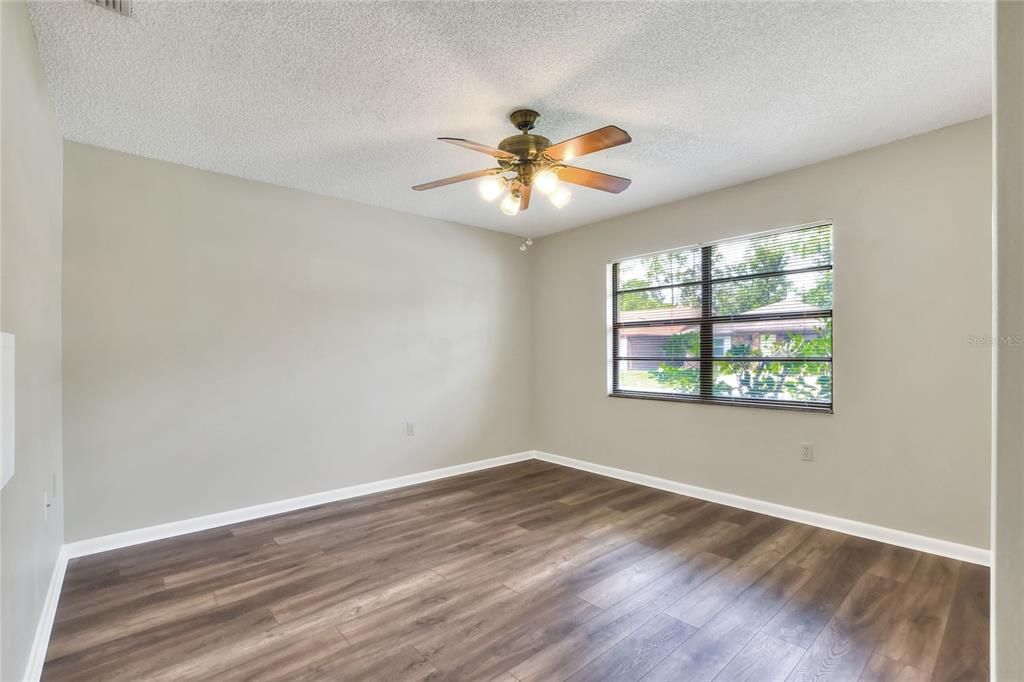 Activo con contrato: $229,900 (2 camas, 2 baños, 1352 Pies cuadrados)