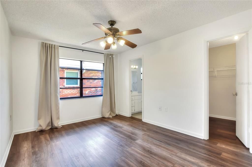 Activo con contrato: $229,900 (2 camas, 2 baños, 1352 Pies cuadrados)