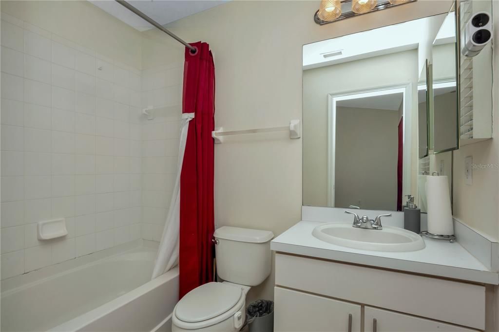 На продажу: $212,900 (2 спален, 2 ванн, 1360 Квадратных фут)