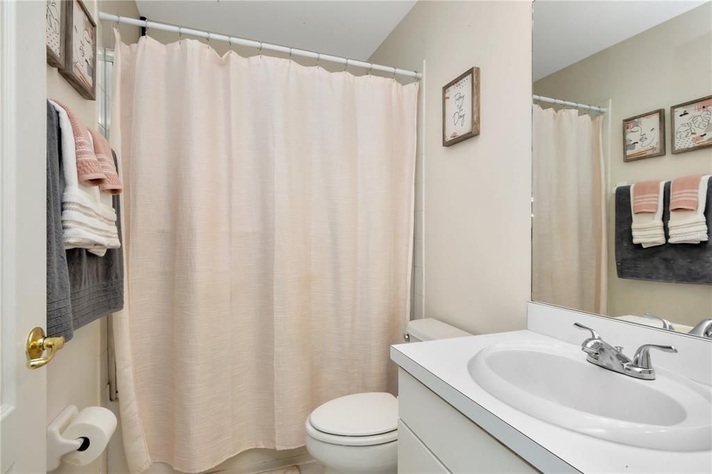 На продажу: $212,900 (2 спален, 2 ванн, 1360 Квадратных фут)