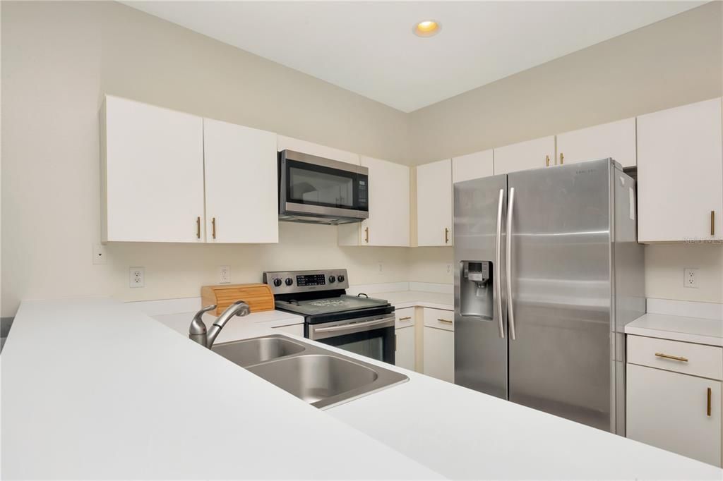 На продажу: $212,900 (2 спален, 2 ванн, 1360 Квадратных фут)