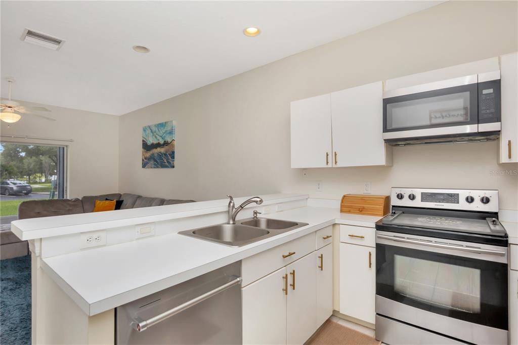 На продажу: $212,900 (2 спален, 2 ванн, 1360 Квадратных фут)