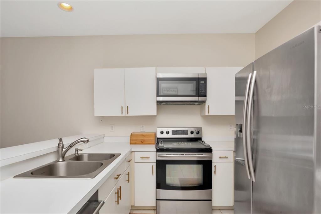 На продажу: $212,900 (2 спален, 2 ванн, 1360 Квадратных фут)