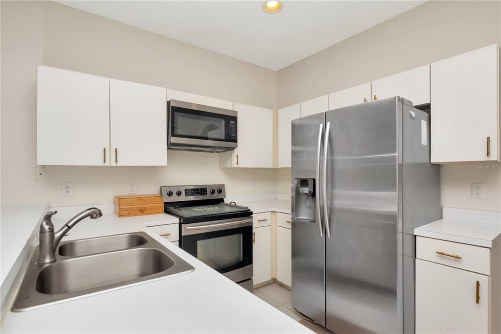 На продажу: $212,900 (2 спален, 2 ванн, 1360 Квадратных фут)