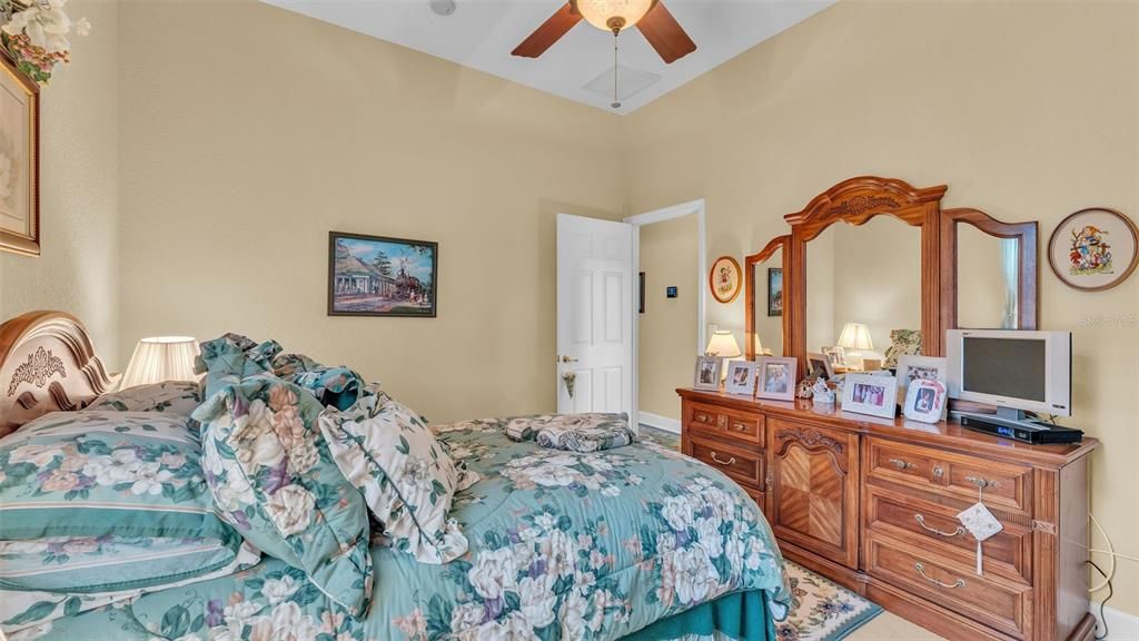 Activo con contrato: $494,900 (4 camas, 2 baños, 2631 Pies cuadrados)