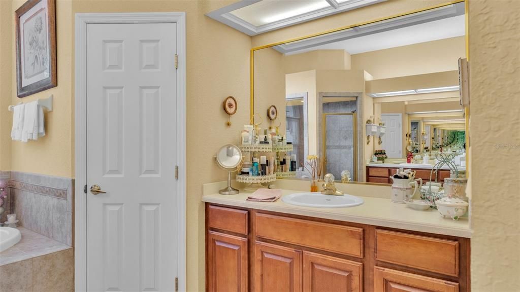 Activo con contrato: $494,900 (4 camas, 2 baños, 2631 Pies cuadrados)