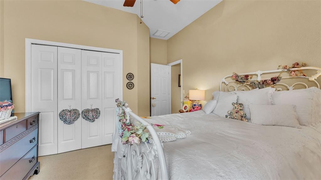 Activo con contrato: $494,900 (4 camas, 2 baños, 2631 Pies cuadrados)