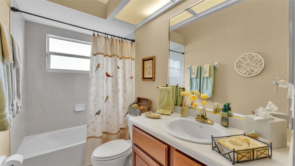 Activo con contrato: $494,900 (4 camas, 2 baños, 2631 Pies cuadrados)