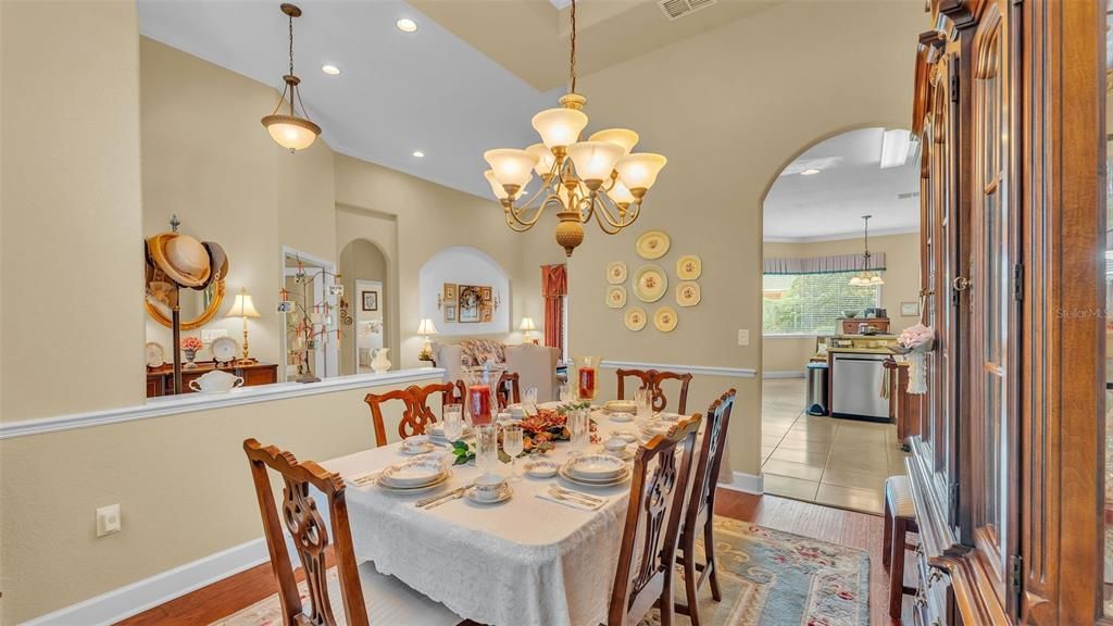 Activo con contrato: $494,900 (4 camas, 2 baños, 2631 Pies cuadrados)