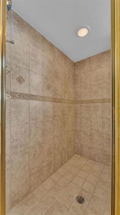 Activo con contrato: $494,900 (4 camas, 2 baños, 2631 Pies cuadrados)