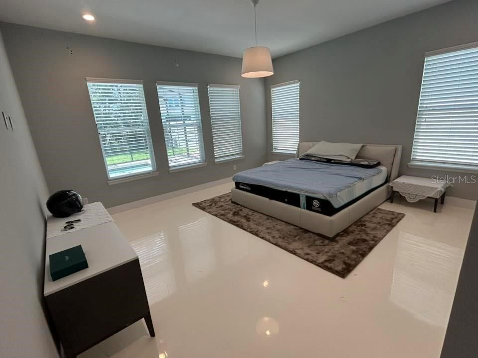 For Sale: $899,999 (5 beds, 4 baths, 4121 Square Feet)