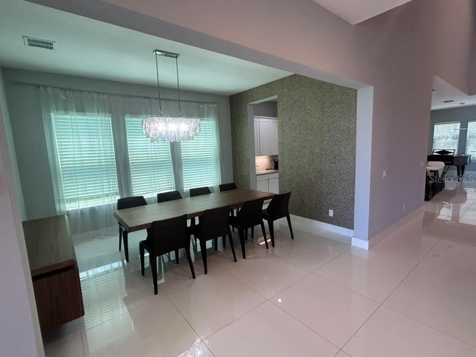 For Sale: $899,999 (5 beds, 4 baths, 4121 Square Feet)