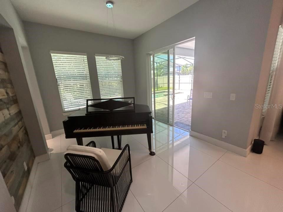 For Sale: $899,999 (5 beds, 4 baths, 4121 Square Feet)