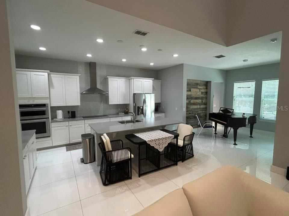 For Sale: $899,999 (5 beds, 4 baths, 4121 Square Feet)