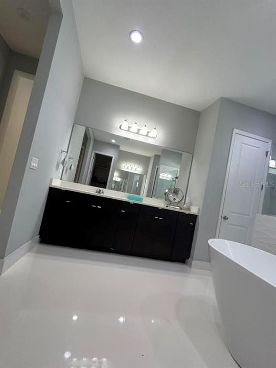 For Sale: $899,999 (5 beds, 4 baths, 4121 Square Feet)