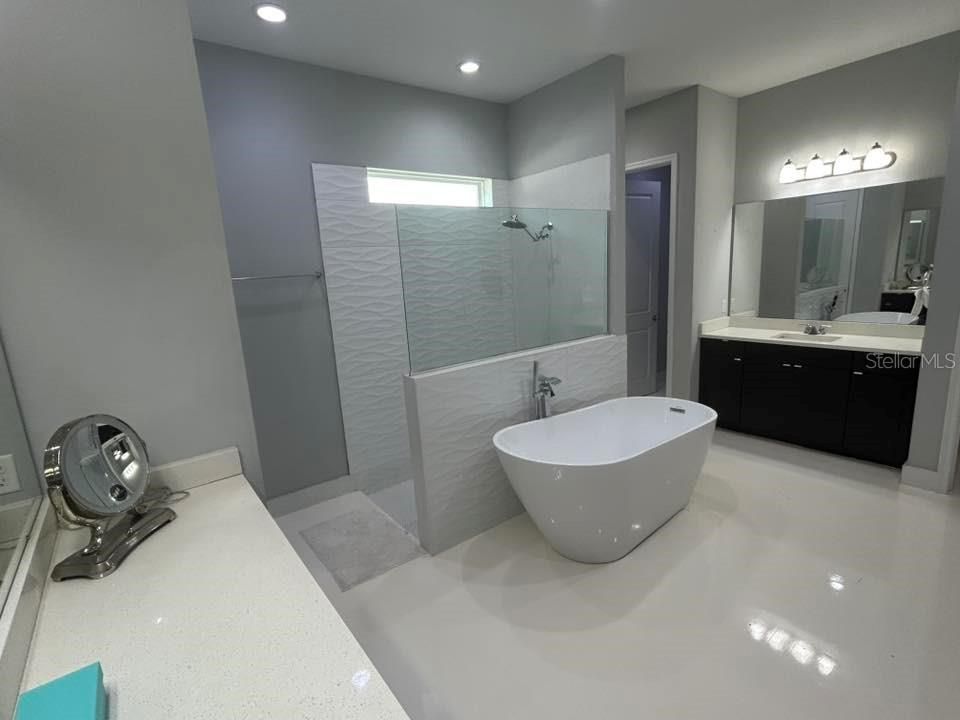 For Sale: $899,999 (5 beds, 4 baths, 4121 Square Feet)