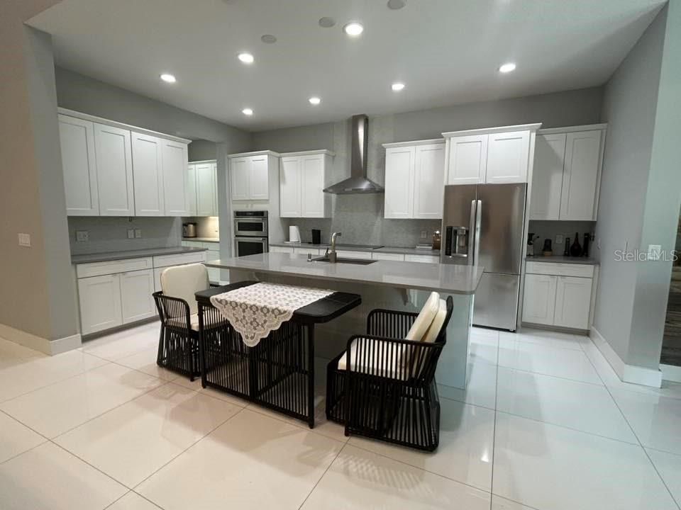 For Sale: $899,999 (5 beds, 4 baths, 4121 Square Feet)