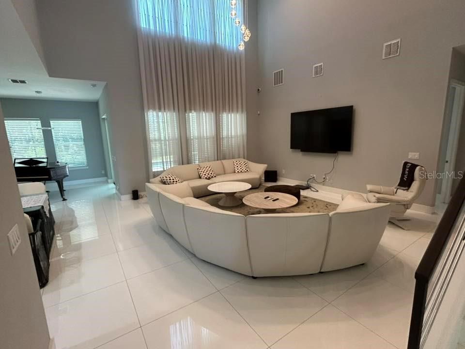 For Sale: $899,999 (5 beds, 4 baths, 4121 Square Feet)