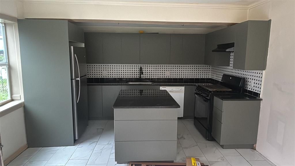 出租: $1,450 (2 贝兹, 2 浴室, 930 平方英尺)