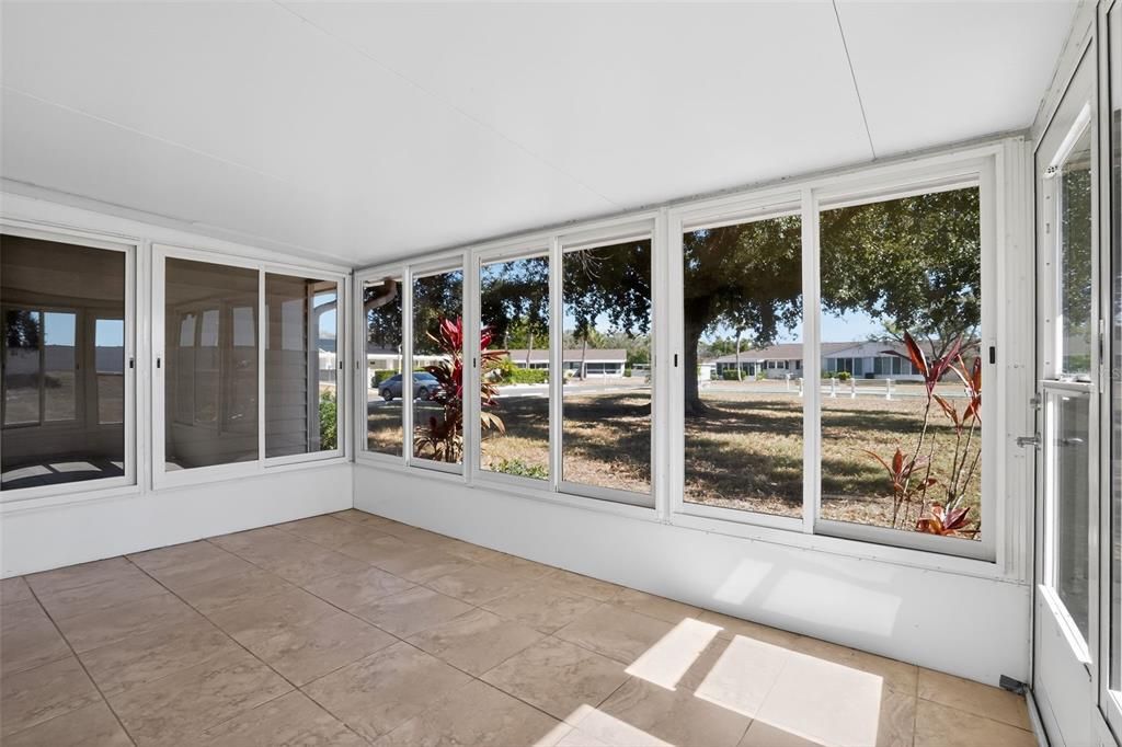 Под контрактом: $139,900 (2 спален, 2 ванн, 972 Квадратных фут)