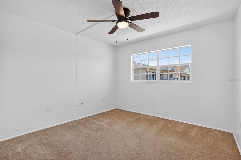 Под контрактом: $139,900 (2 спален, 2 ванн, 972 Квадратных фут)