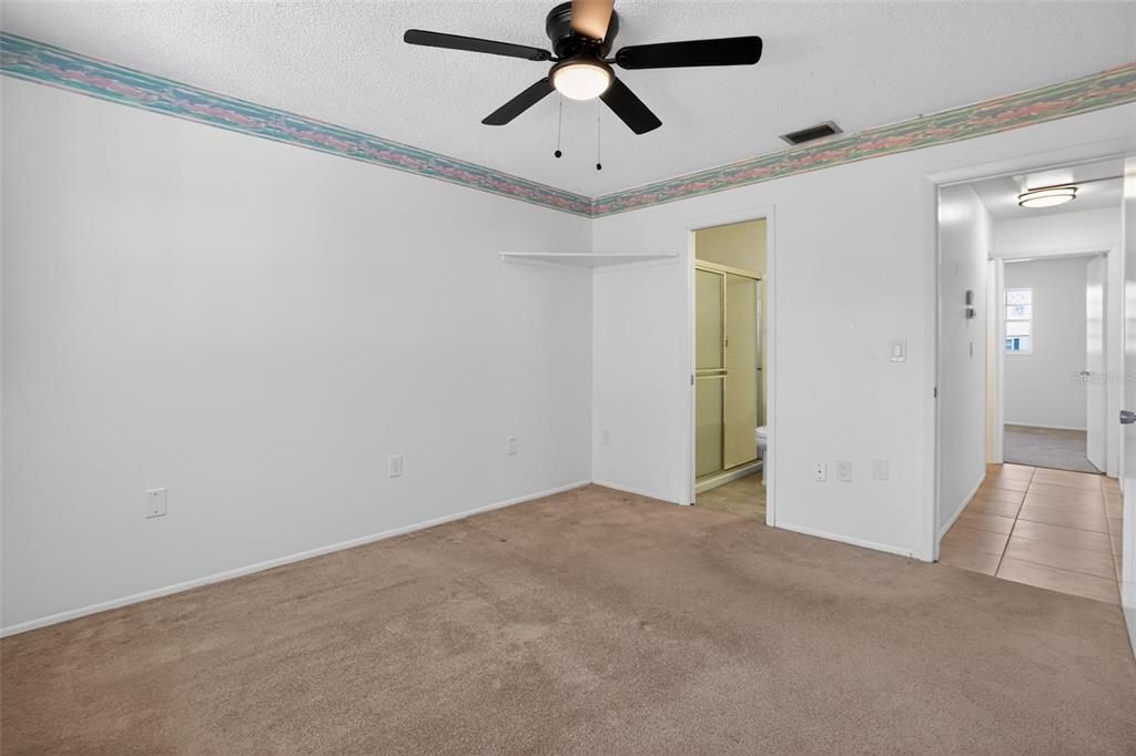 Под контрактом: $139,900 (2 спален, 2 ванн, 972 Квадратных фут)