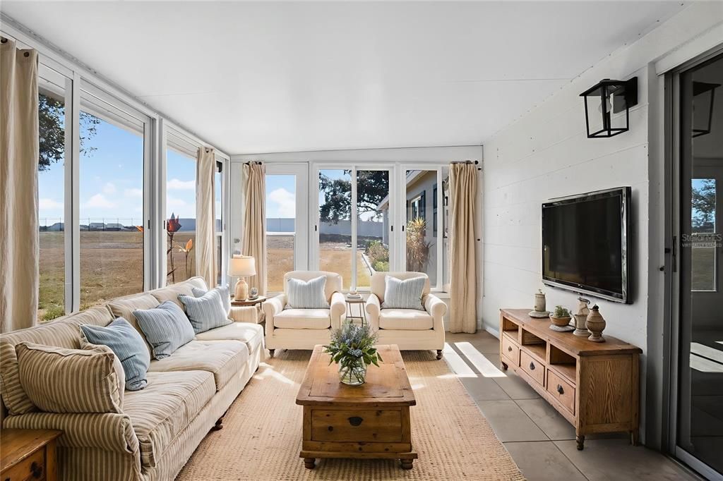 Под контрактом: $139,900 (2 спален, 2 ванн, 972 Квадратных фут)