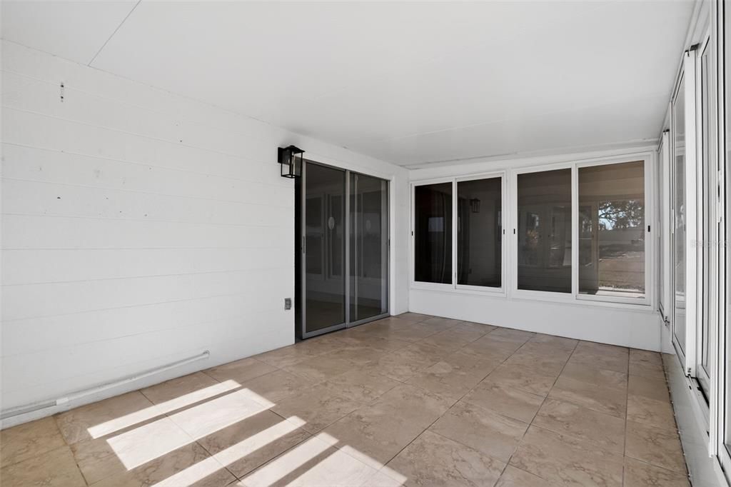 Под контрактом: $139,900 (2 спален, 2 ванн, 972 Квадратных фут)