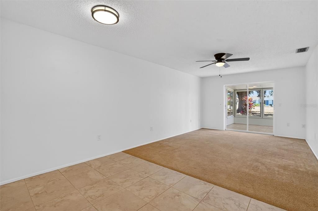 Под контрактом: $139,900 (2 спален, 2 ванн, 972 Квадратных фут)