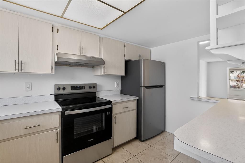 Под контрактом: $139,900 (2 спален, 2 ванн, 972 Квадратных фут)